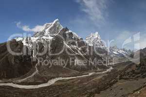 Cholatse and other high mountains in the Everest Region