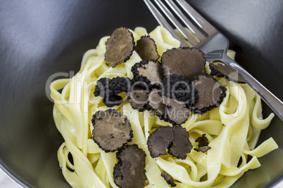 Sliced black Perigord truffles with noodles