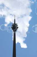 Düsseldorf Fernsehturm vor dramatischen Himmel