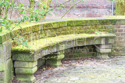 Bank aus Stein                Bench of stone