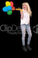 Bildnis einer glücklichen jungen Frau mit einem Bündel von Ballons