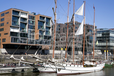 Alte Schiffe im Sandtorhafen in der Hafencity, Hamburg, Deutschl