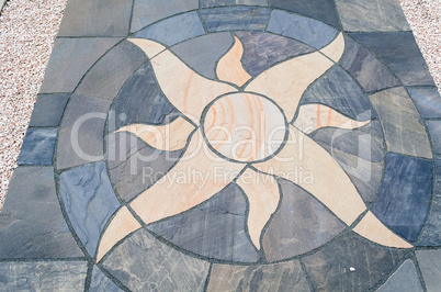Steinbodenfliesen mit Sonnenmotiv     Stone floor tiles with sun