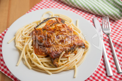 Spaghetti mit gebackenen Auberginen