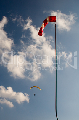 Windhose Windmesser Gleitschirm Himmel