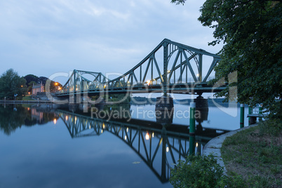 Ganze Glienicker Brücke