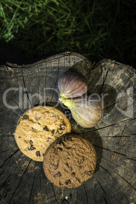 Figs and biscuits