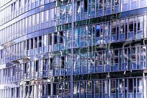 Fassade eines modernen Bürogebäudes in Hamburg, Deutschland