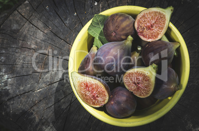 Figs in bowl on wood