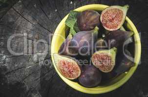 Figs in bowl on wood