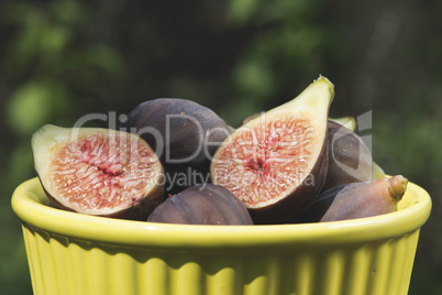 Figs in bowl on wood