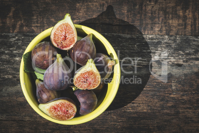 Figs in bowl on wood