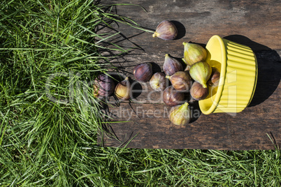 Figs in bowl on wood