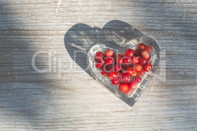 Raspberries in a bowl on wood