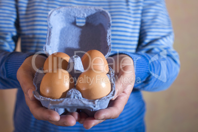 Packing eggs