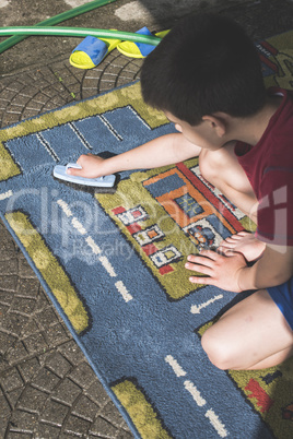 Child clean a carpet