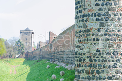 Mittelalterlichen Stadtmauer mit Scharfen