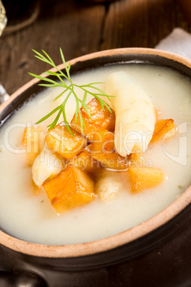 Asparagus Soup with Apple cubes