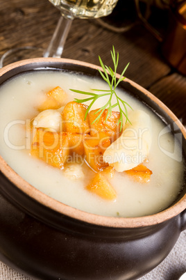 Asparagus Soup with Apple cubes