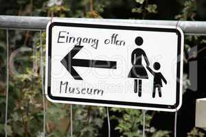 Eingang offen Museum