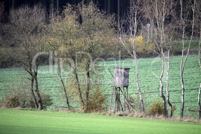 Hochsitz für Jäger im Wald