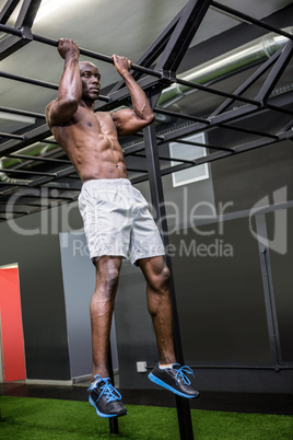 Young Bodybuilder lifting himself up and down