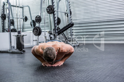 Muscular man doing push-ups