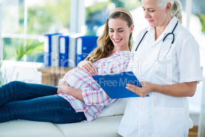 Female doctor talking to a pregnant woman
