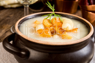 Asparagus Soup with Apple cubes