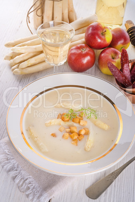 Asparagus Soup with Apple cubes