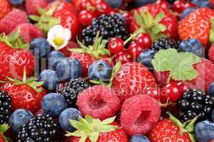 Beeren Früchte Mix mit Erdbeeren, Himbeeren und Kirschen