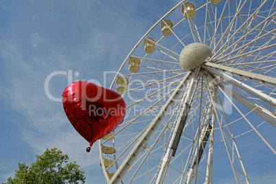 Riesenrad und Luftballon