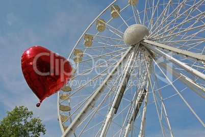 Riesenrad und Luftballon