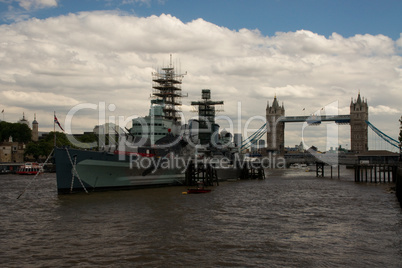 Das Kriegsschiff HMS Belfast in der Themse von London