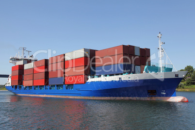 beladenes Containerschiff