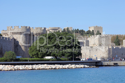 Blick auf die Altstadtmauer von Rhodos, Griechenland