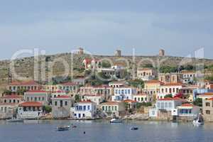 der Hafen der griechischen Insel Chalki
