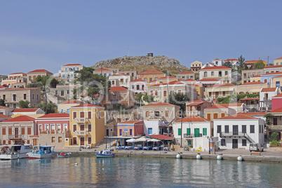 der malerische Hafen der Insel Chalki