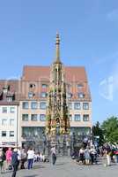 Schöner Brunnen am Hauptmarkt in Nürnberg