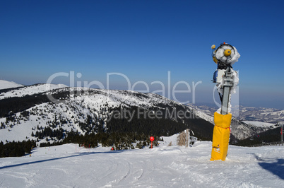 Snow gun