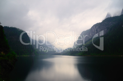 vorderer gosausee im nebel