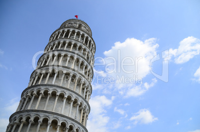 schiefe turm von pisa mit himmel