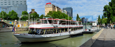 donauschiff in wien panorama