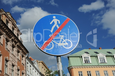 Radfahrer und Fussgänger verboten