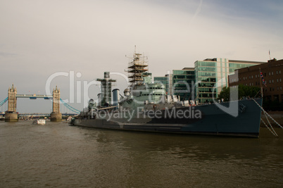 Das Kriegsschiff HMS Belfast in der Themse von London