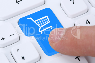 Online Shopping bestellen und einkaufen im Internet am Computer