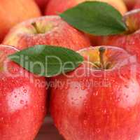 Rote Apfel Früchte mit Blatt