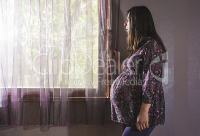 Pregnant women to the window