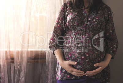 Pregnant women to the window