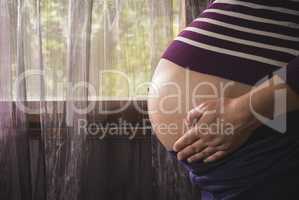 Pregnant women to the window